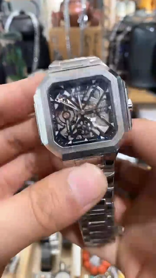 瓷片闪购商品  如图所示