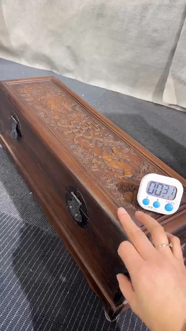 木小****家海黄雕刻麒麟八宝画轴箱