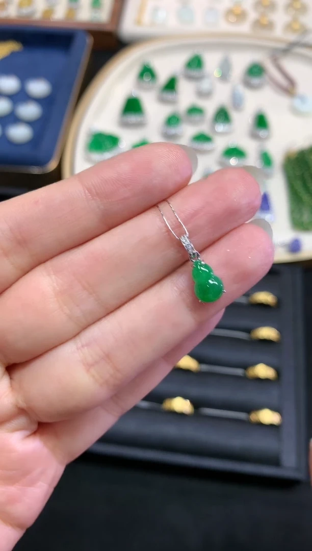 【闪购商品】翡翠吊坠(不含链)18K金镶嵌W418|999