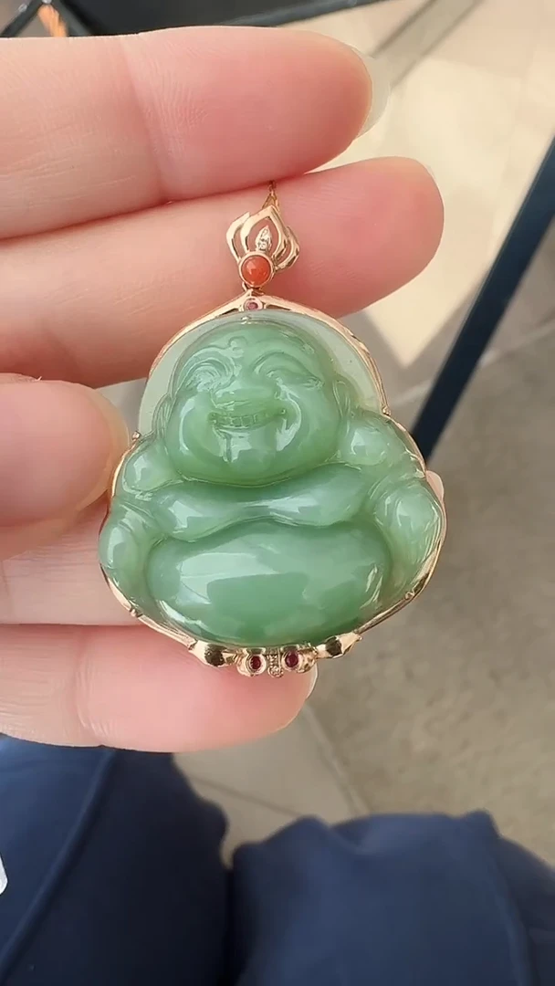 颈饰18K金镶嵌和田玉荣倩