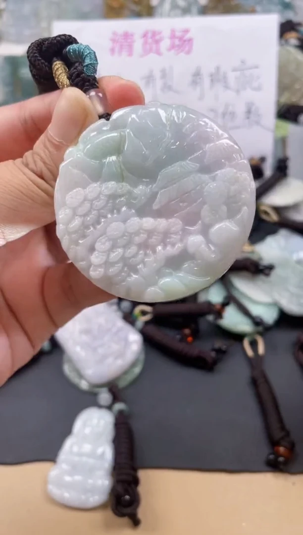 翡翠未镶嵌颈饰天然翡翠吊坠47