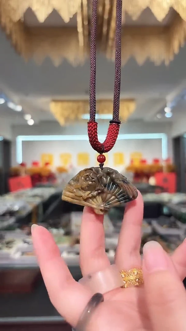 未镶嵌岫玉颈饰吊坠
