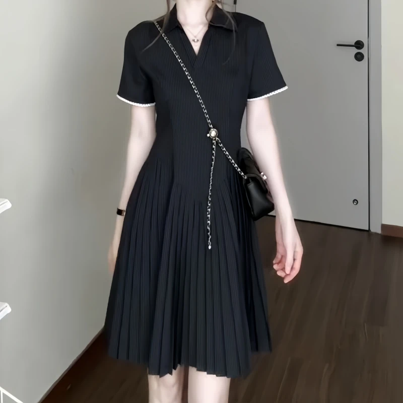 2025秋季新款大码女装胖mm显瘦V领小黑裙短袖设计感小个子连衣裙