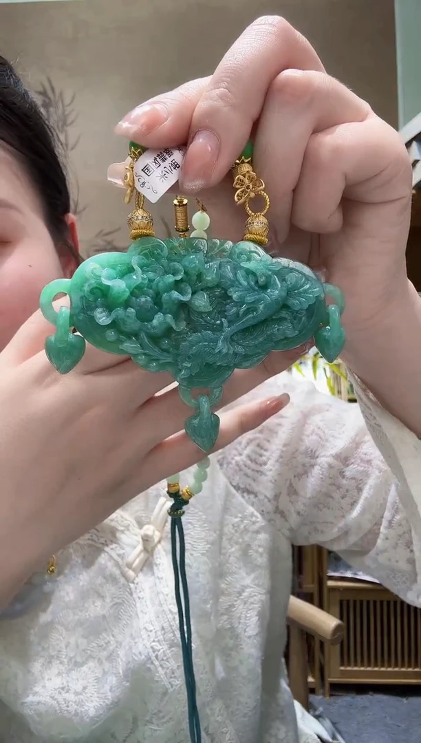 翡翠未镶嵌颈饰吊坠