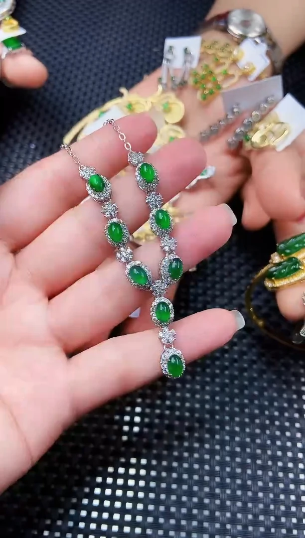 【闪购商品】翡翠颈饰未镶嵌111111111