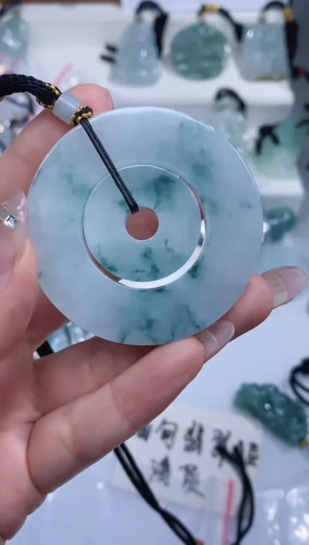 颈饰未镶嵌翡翠吊坠