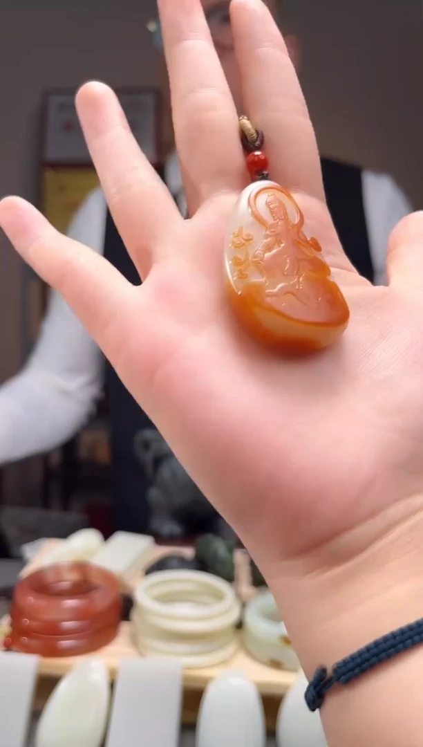 颈饰未镶嵌和田玉吊坠