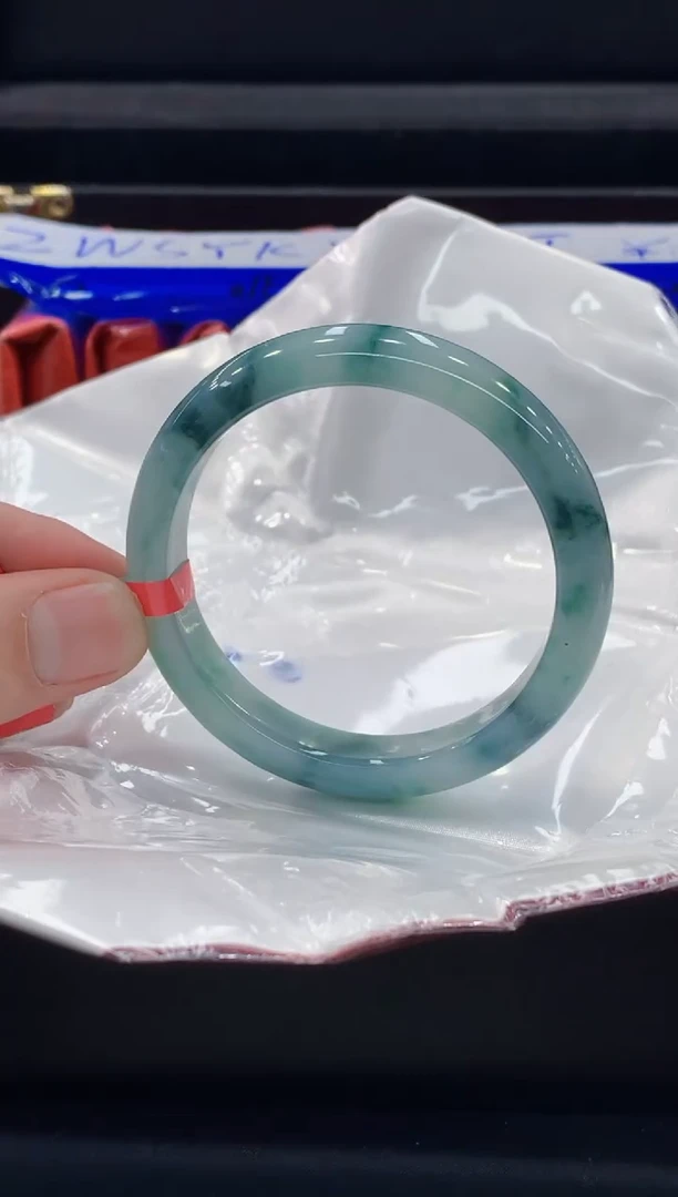 翡翠手镯未镶嵌手镯