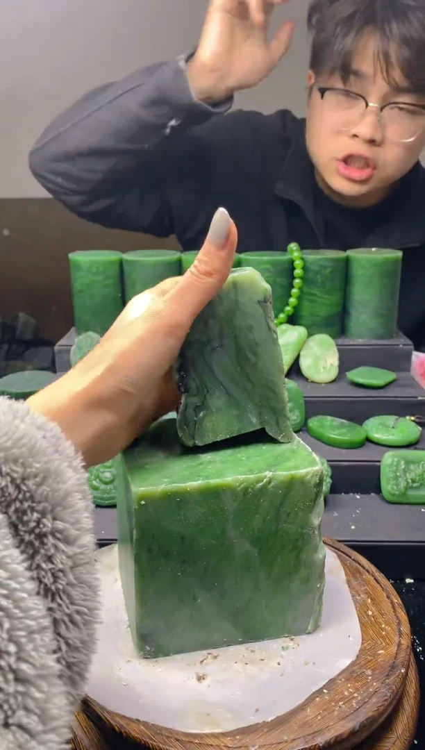 未镶嵌和田玉（碧玉）珠宝半成品1