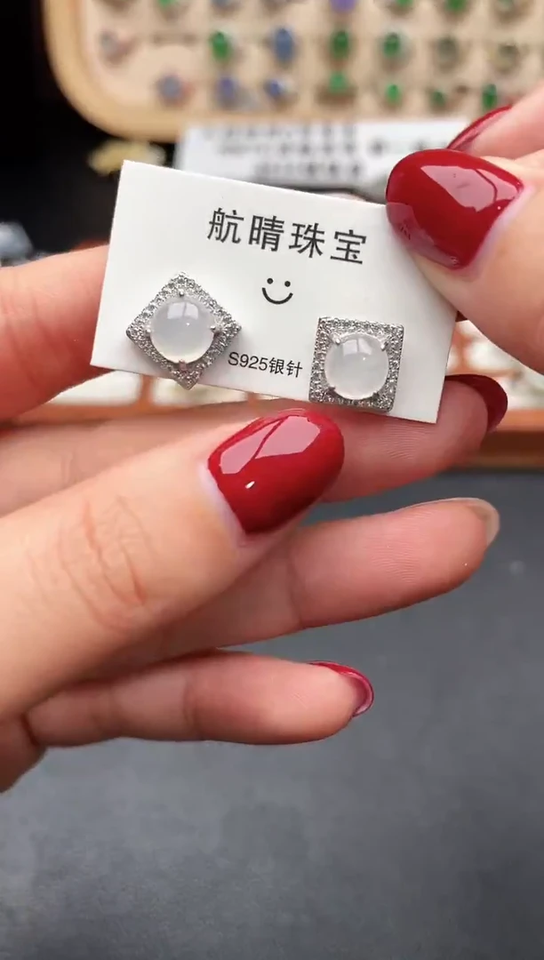 未镶嵌戒指翡翠一物一证一礼盒