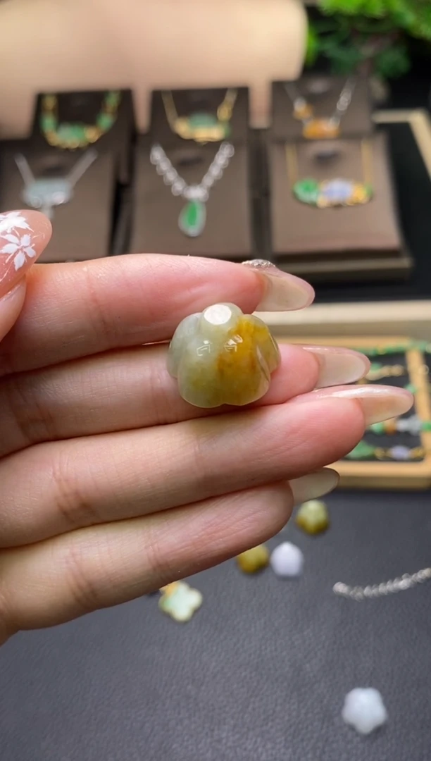 翡翠未镶嵌颈饰?***?净货16494