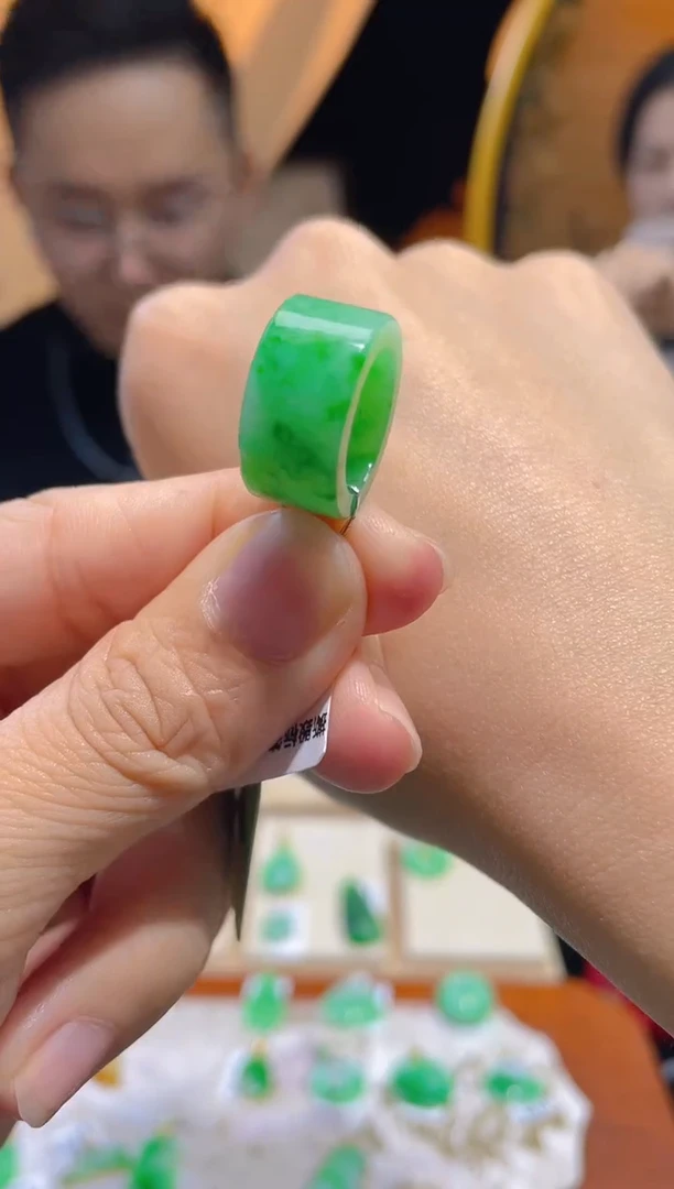 【闪购商品】翡翠颈饰未镶嵌假一赔三