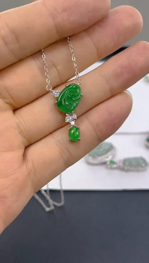 翡翠未镶嵌颈饰天然A货翡翠