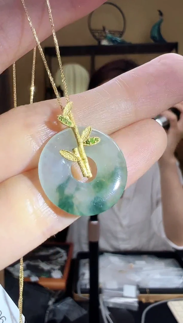 翡翠18K金镶嵌颈饰DFZ0411-106