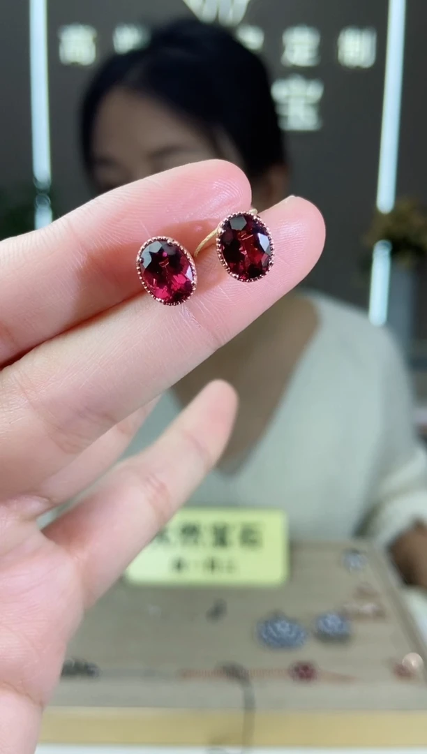 【闪购商品】石榴石（紫牙乌）耳饰银S925镶嵌耳饰