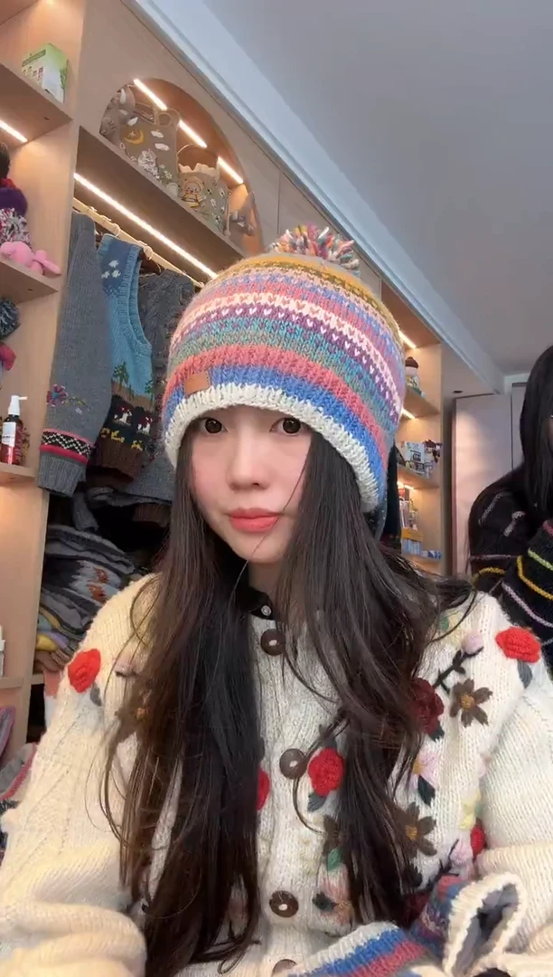 羊毛糖果色单球帽