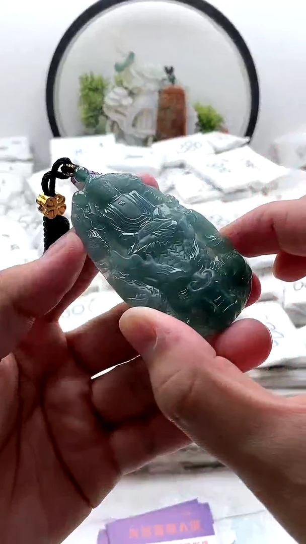 颈饰未镶嵌翡翠大日如来
