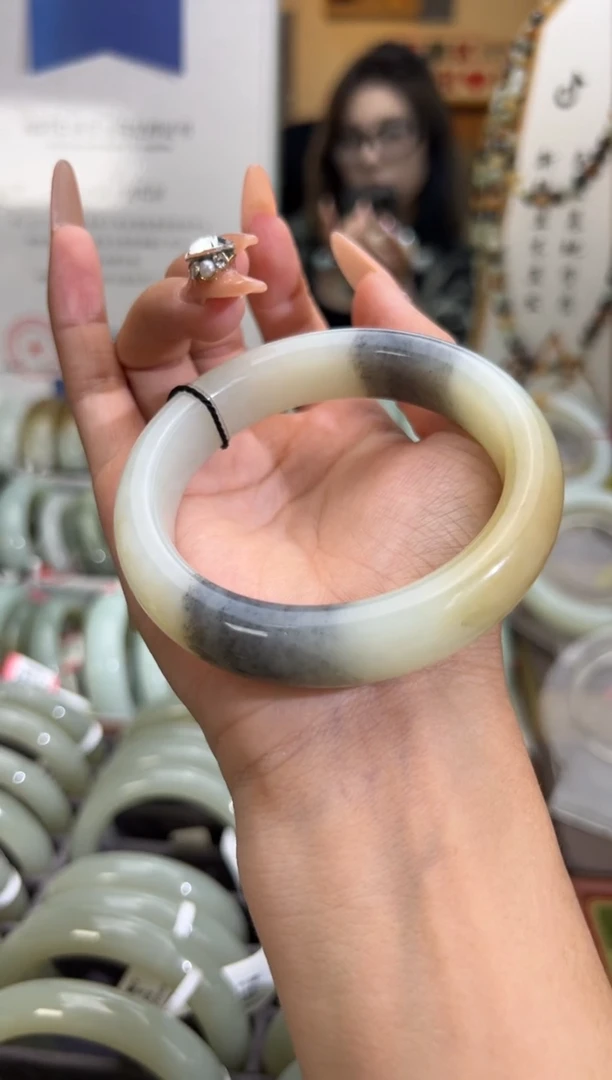 和田玉手镯未镶嵌且末料三色青花手镯卡58