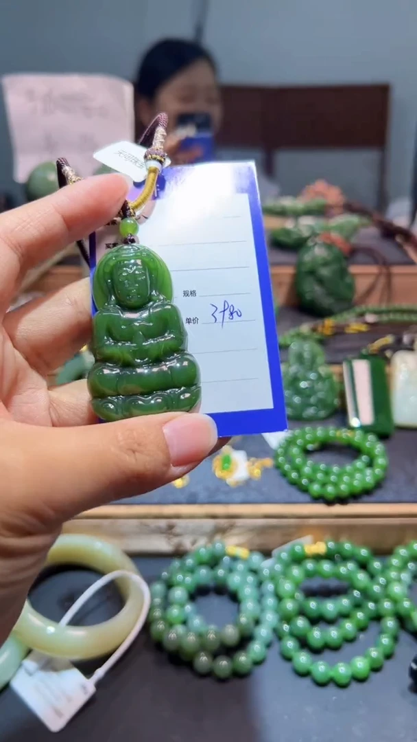 颈饰未镶嵌和田玉（碧玉）1