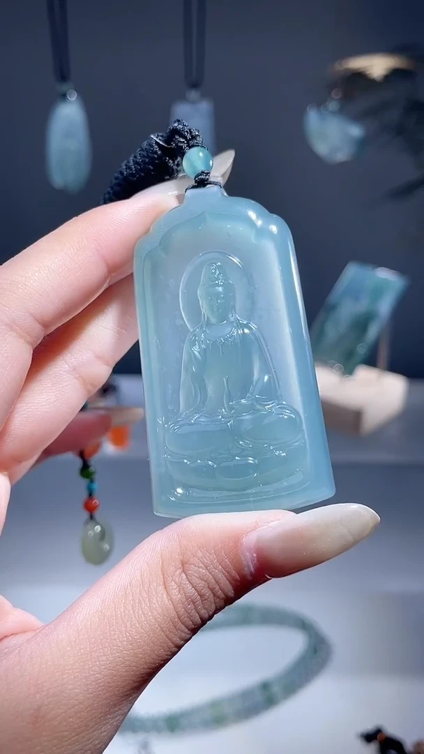 颈饰未镶嵌翡翠观音