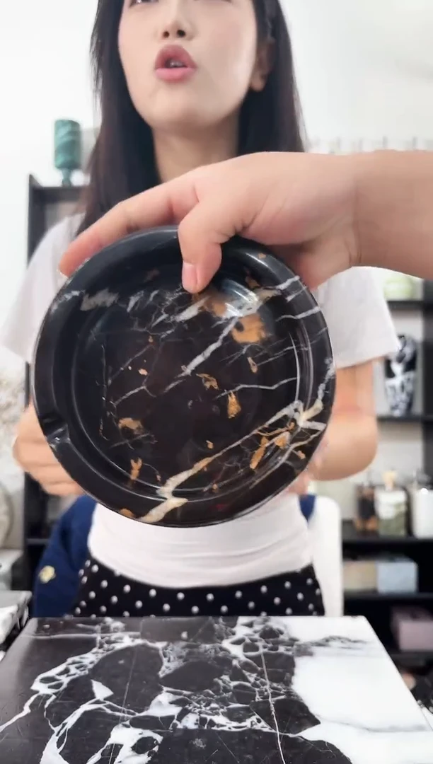 石材黑金花烟灰缸-4