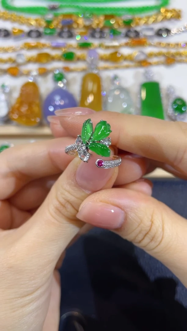 颈饰18K金镶嵌翡翠团购3