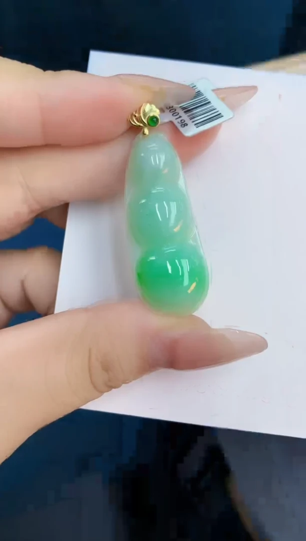 翡翠未镶嵌颈饰1