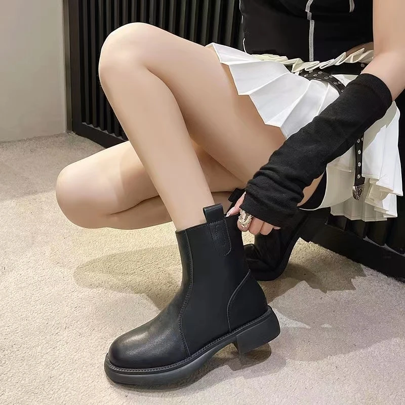 2025新款潮流时尚黑色百搭英伦风厚底马丁靴23802M