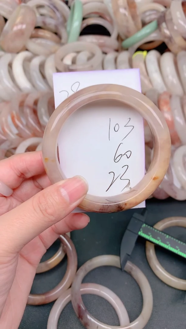 未镶嵌手镯石英质玉103