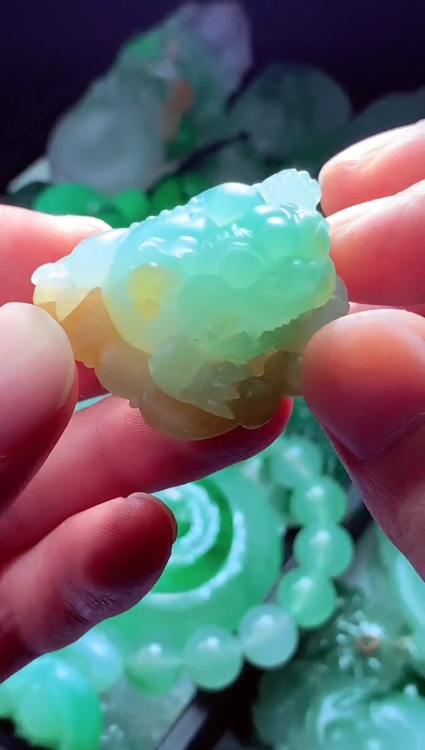 未镶嵌定制翡翠枫*?翡翠毛货定制