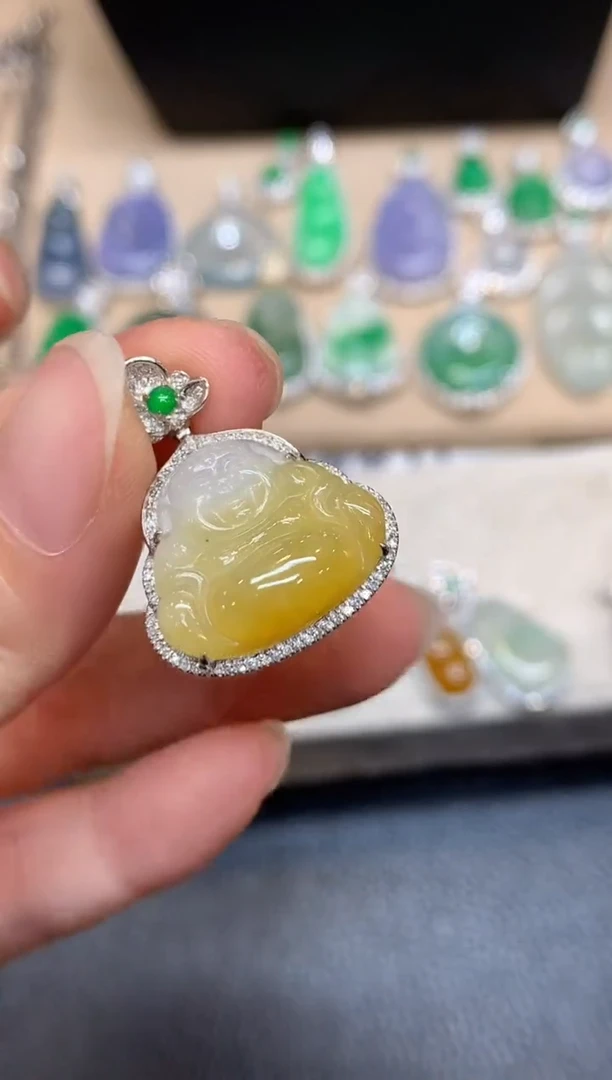 颈饰18K金镶嵌翡翠佛公【无服务费