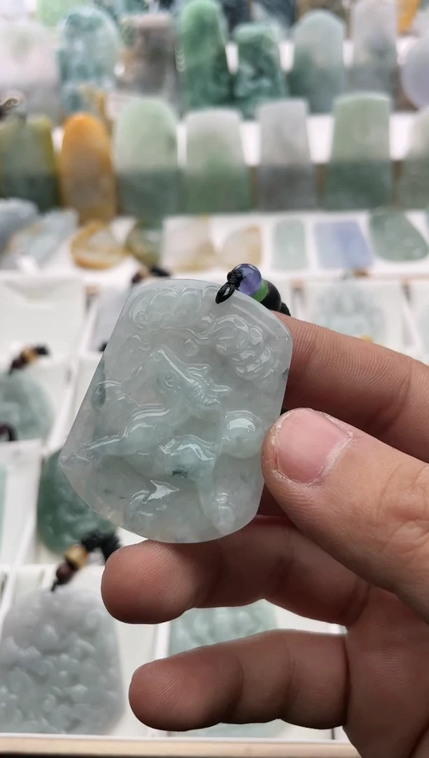 【闪购商品】翡翠颈饰未镶嵌..../1/22/ 77