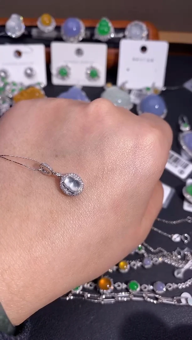 【闪购商品】翡翠颈饰18K金镶嵌吊坠