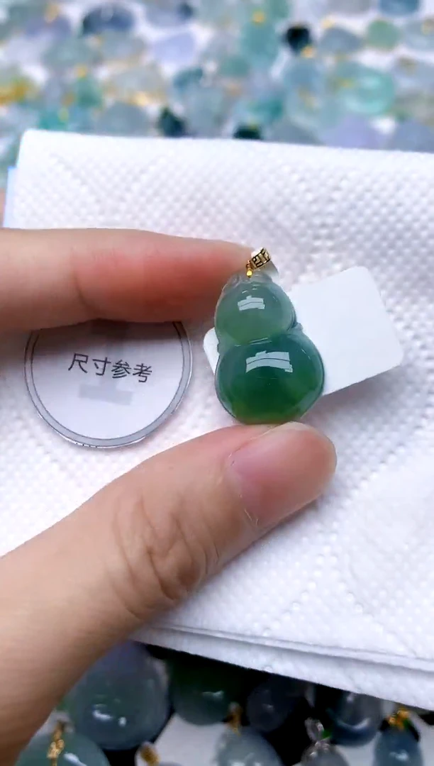 颈饰18K金镶嵌翡翠天然A货翡翠