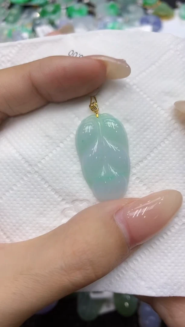 翡翠18K金镶嵌颈饰111111111111