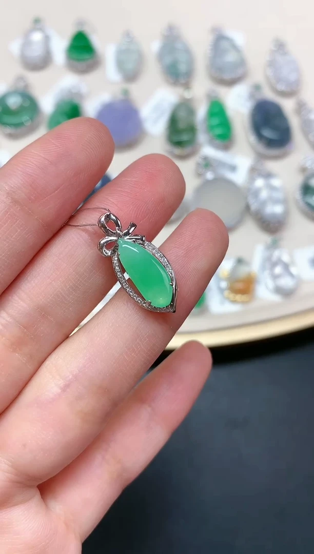 【闪购商品】翡翠吊坠(不含链)18K金镶嵌A25|2980