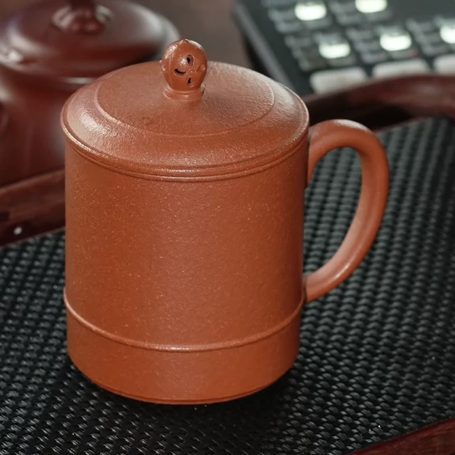 宜兴原矿黄龙山镂空钮腰线粗砂盖杯 范 GB01444