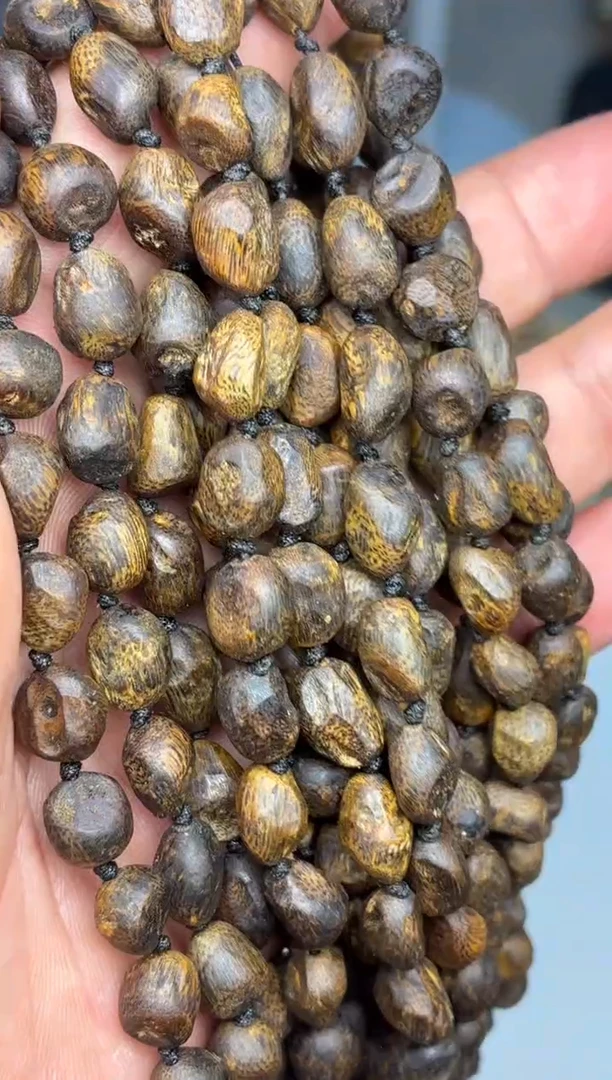 沉香手串 海南红金猊随型长串沉水留疤多样性发其一