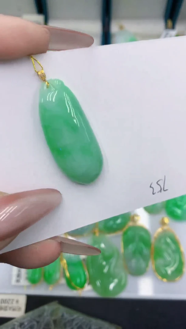 颈饰18K金镶嵌翡翠111111