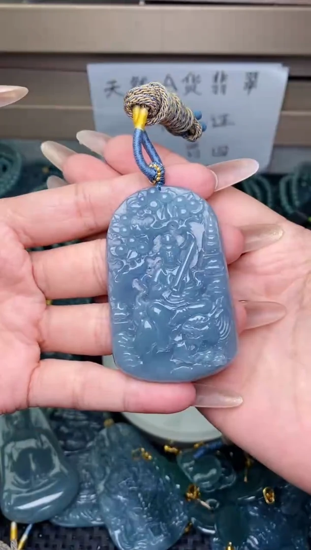翡翠未镶嵌颈饰