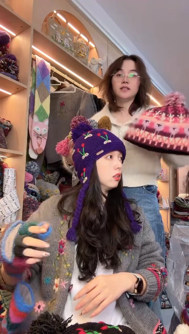 羊毛百羊毛紫色樱桃护耳帽