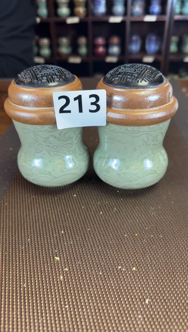 炮筒龙泉窑鱼化龙一对 213