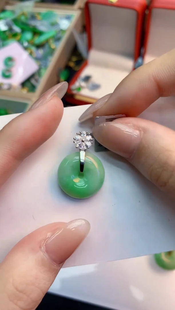 翡翠未镶嵌吊坠(不含链)1