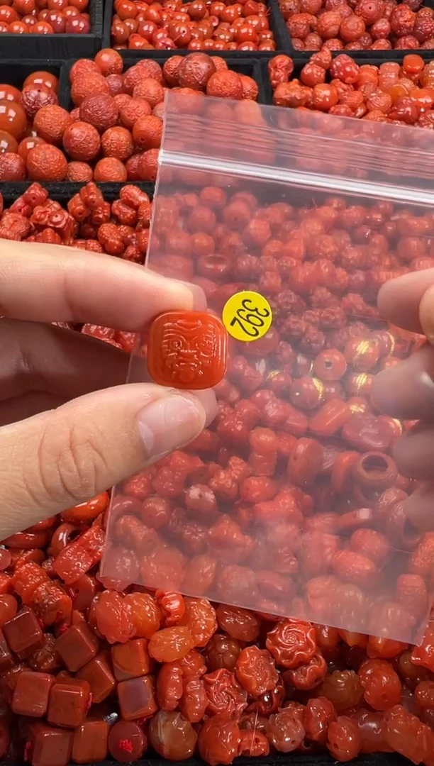 南红玛瑙未镶嵌颈饰1
