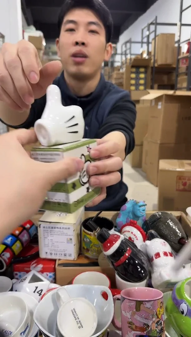 瓷片原盒米奇手牙刷架