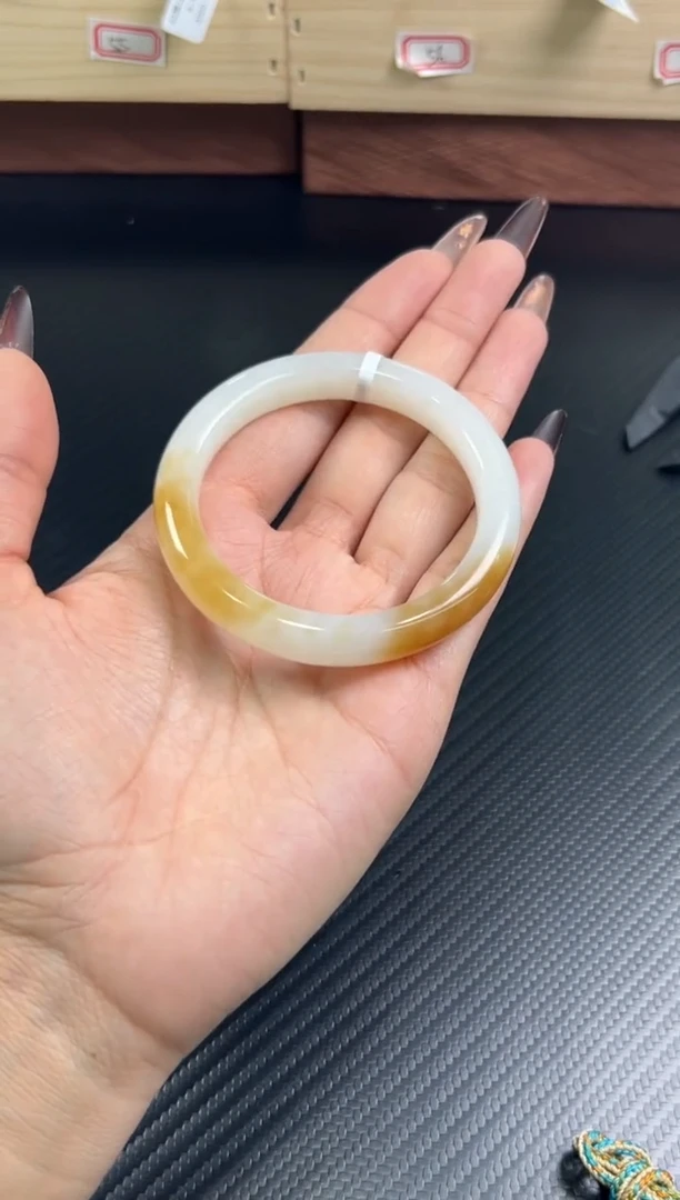 未镶嵌手镯和田玉且末金山微色差55