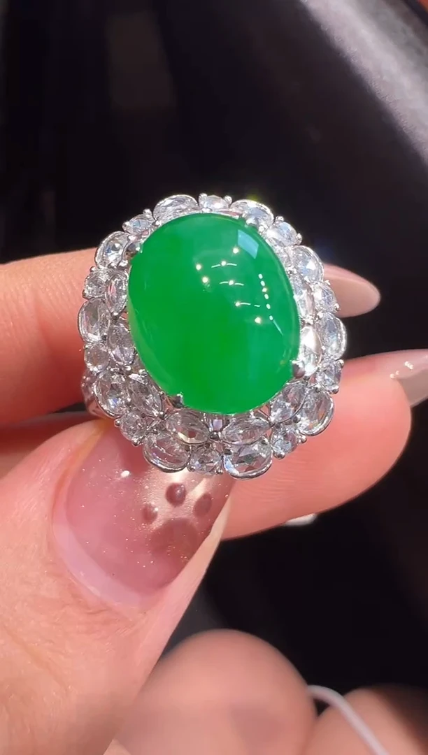 18K金镶嵌戒指翡翠戒指