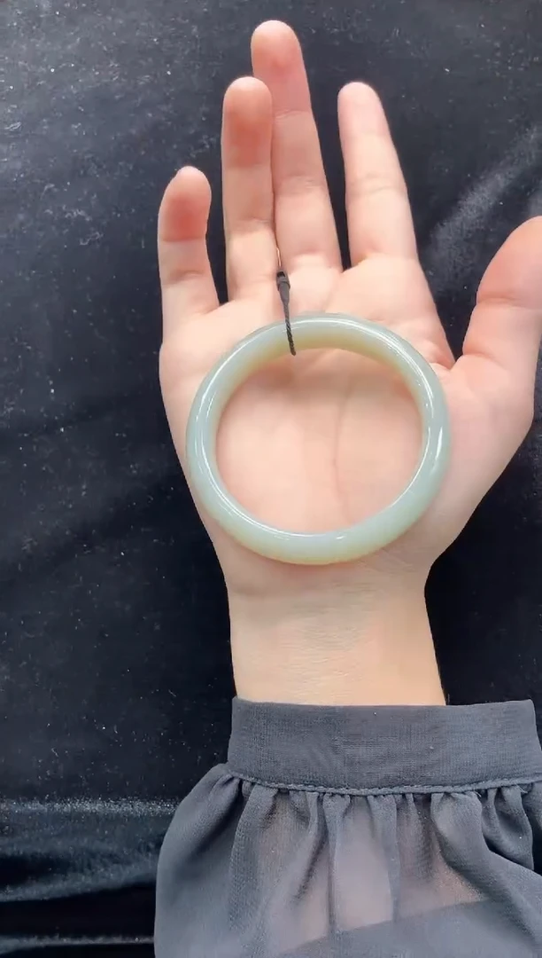 和田玉手镯未镶嵌新疆且末料青白玉54圈口上等和田玉手镯女