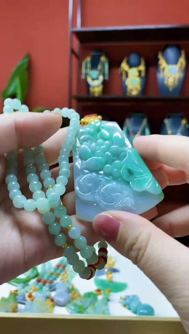 颈饰未镶嵌翡翠吊坠