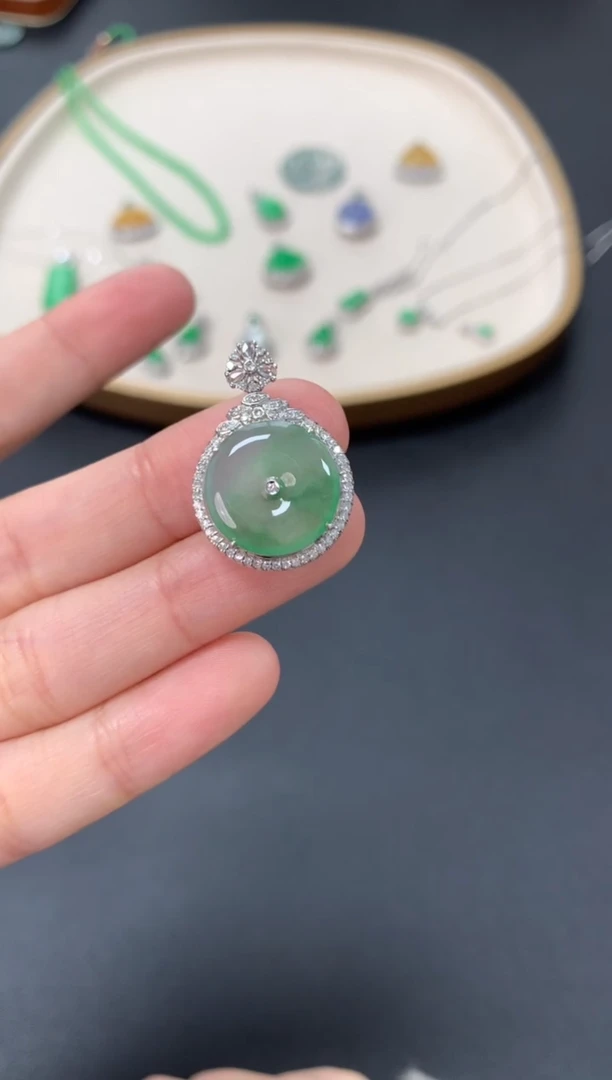 【闪购商品】翡翠吊坠(不含链)18K金镶嵌7800